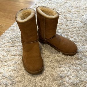 NEW UGG Classic Short Chestnut Size 7